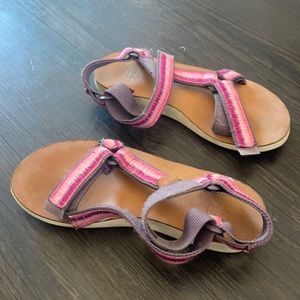 Size 6 pink Tevas
